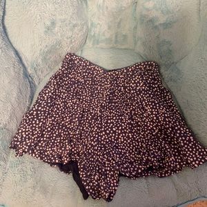 Flowy spotted hollister shorts with pockets